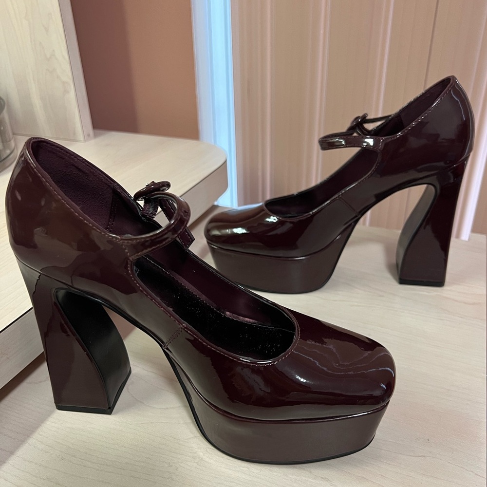 Nine West Mary Jane heels